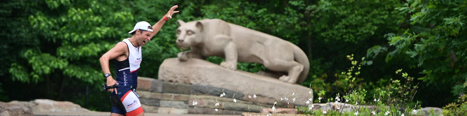 Runner in front of the Lion Shrine