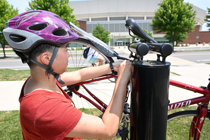 Cyclist using a bike repair station